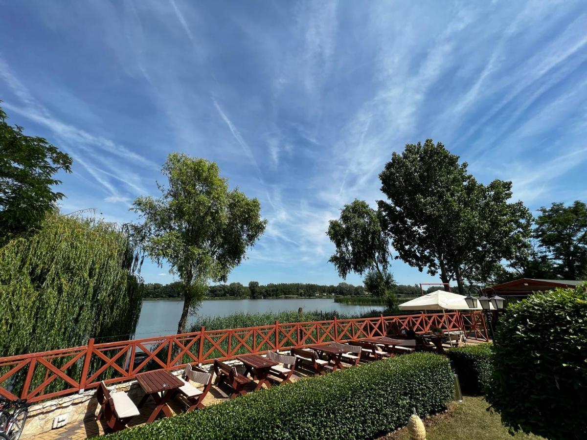 Martoni Resort & Restaurant Szigetszentmárton Exteriör bild