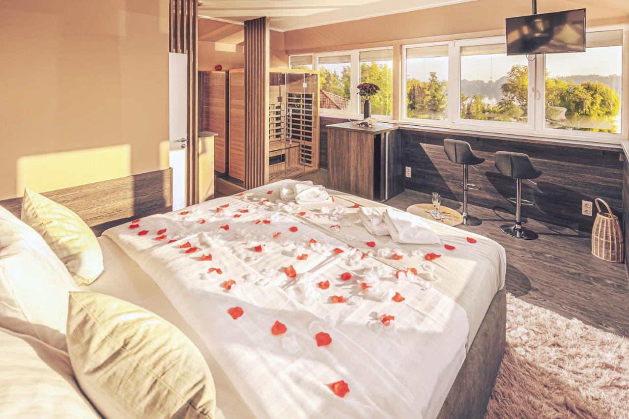 Martoni Resort & Restaurant Szigetszentmárton Exteriör bild