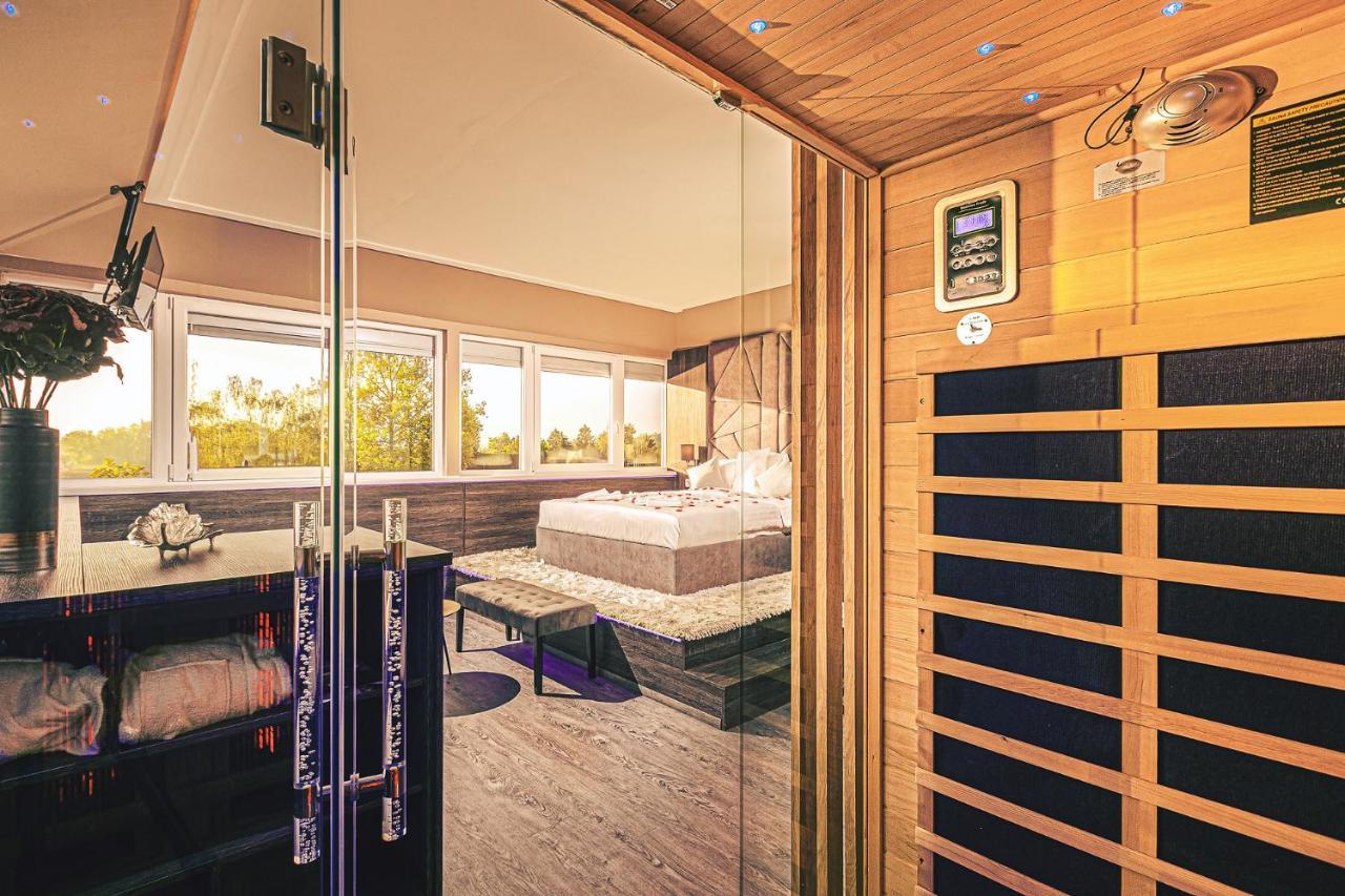 Martoni Resort & Restaurant Szigetszentmárton Exteriör bild