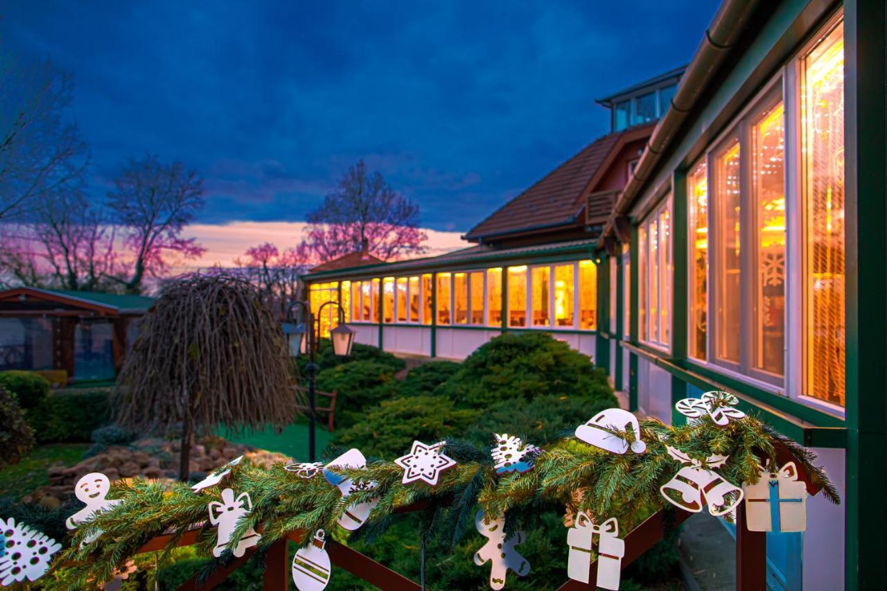 Martoni Resort & Restaurant Szigetszentmárton Exteriör bild